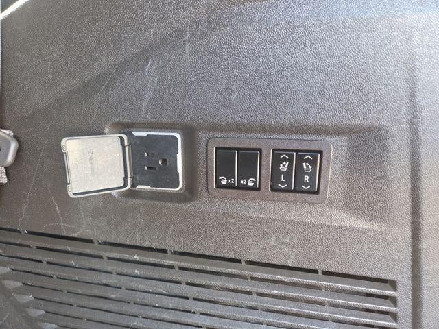 2021 GMC Yukon Denali - Photo 19
