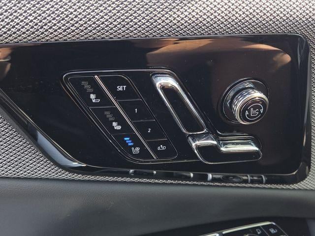 2025 Cadillac OPTIQ Luxury 2