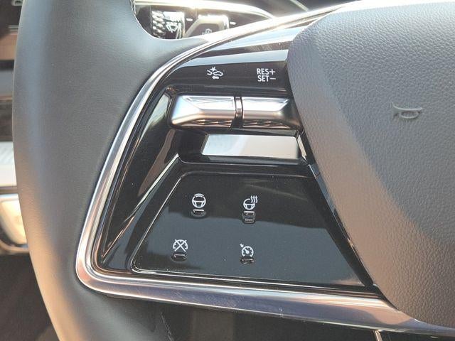 2025 Cadillac OPTIQ Luxury 2