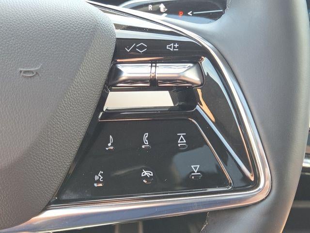 2025 Cadillac OPTIQ Luxury 2