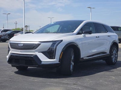2025 Cadillac OPTIQ Luxury 2