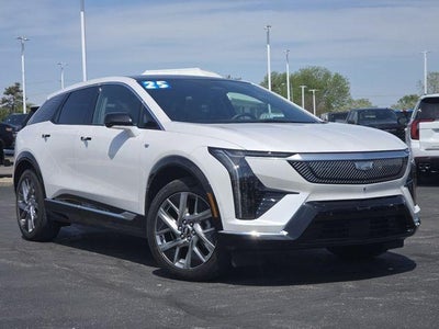 2025 Cadillac OPTIQ Luxury 2