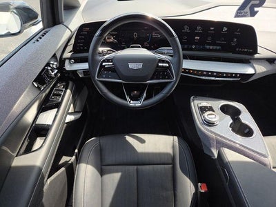 2025 Cadillac OPTIQ Luxury 2