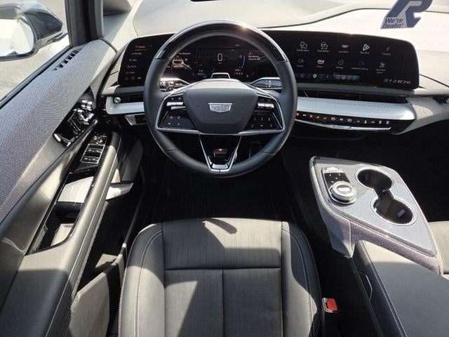 2025 Cadillac OPTIQ Luxury 2