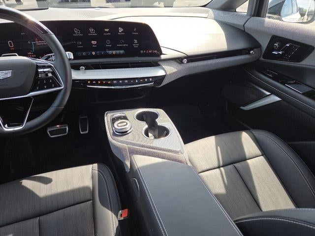 2025 Cadillac OPTIQ Luxury 2