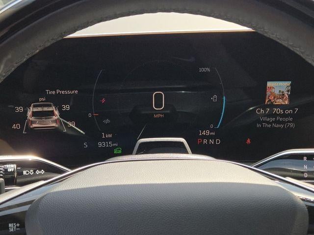 2025 Cadillac OPTIQ Luxury 2