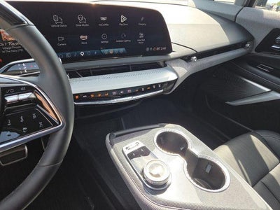 2025 Cadillac OPTIQ Luxury 2