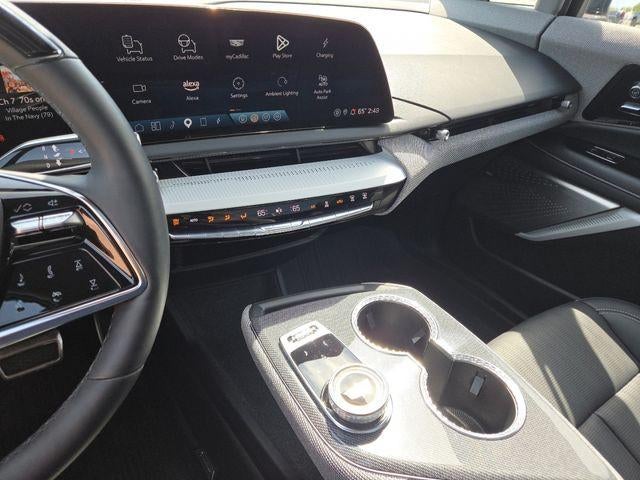 2025 Cadillac OPTIQ Luxury 2