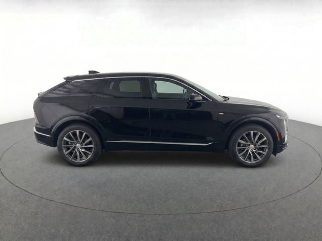 2025 Cadillac OPTIQ Luxury 2