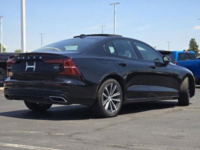 2022 Volvo S60 B5 Momentum