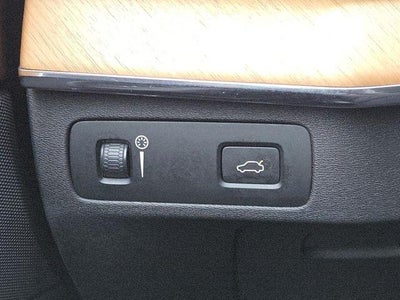 2021 Volvo XC90 T6 Momentum