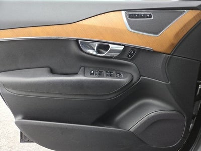 2021 Volvo XC90 T6 Momentum