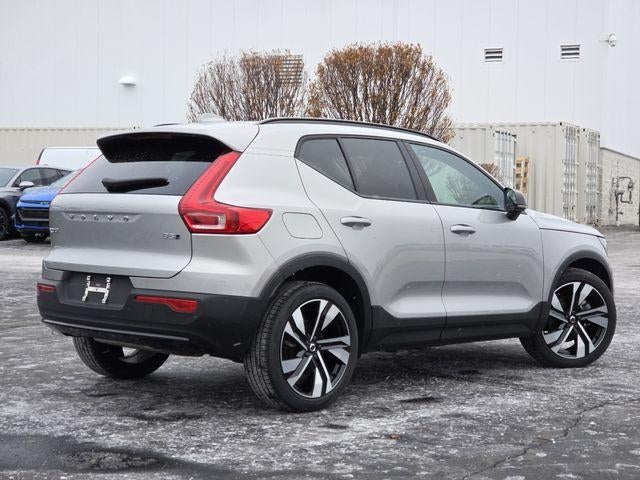 2025 Volvo XC40 B5 Plus Dark Theme