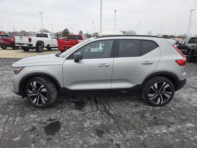 2025 Volvo XC40 B5 Plus Dark Theme