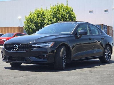 2022 Volvo S60 B5 AWD Momentum