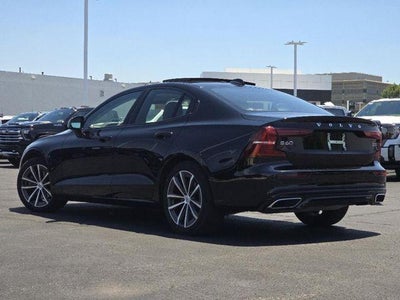 2022 Volvo S60 B5 AWD Momentum