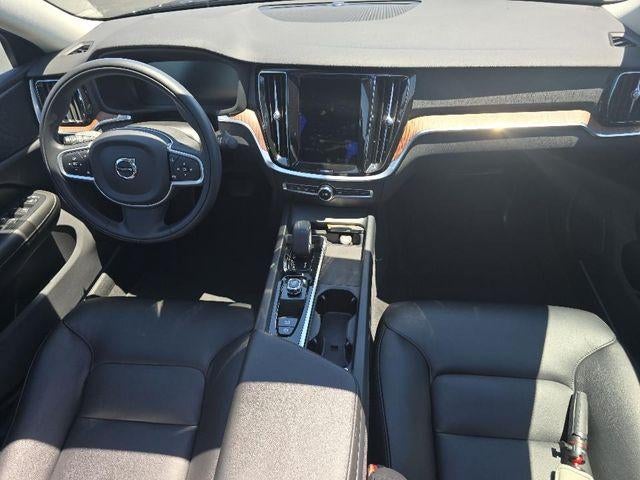 2022 Volvo S60 B5 AWD Momentum