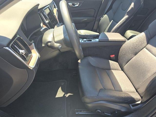 2022 Volvo S60 B5 AWD Momentum