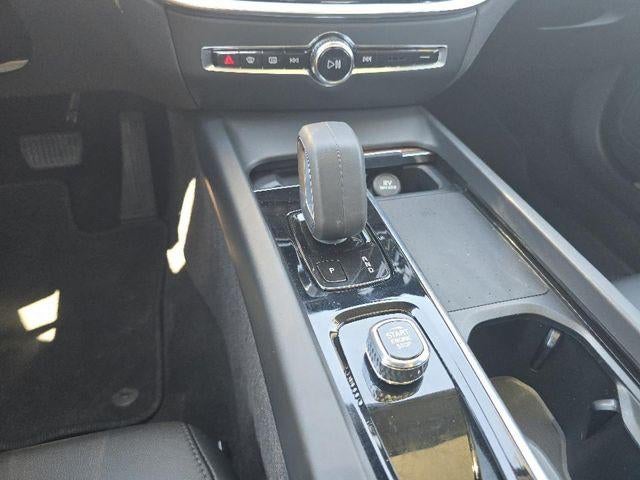 2022 Volvo S60 B5 AWD Momentum