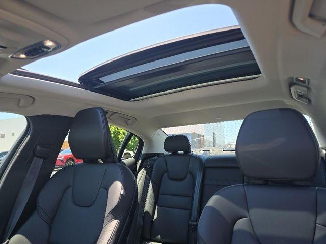 2022 Volvo S60 B5 AWD Momentum